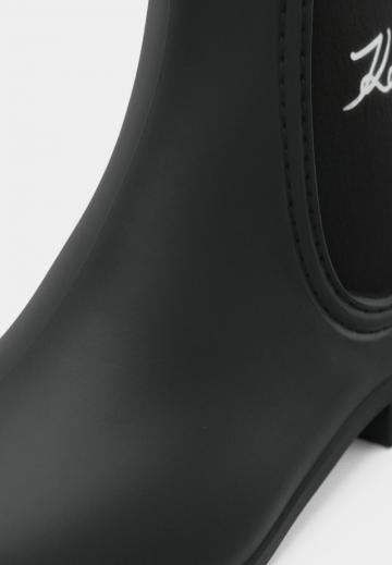 Резиновые сапоги