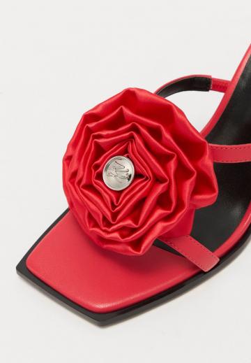 Туфли на высоком каблуке