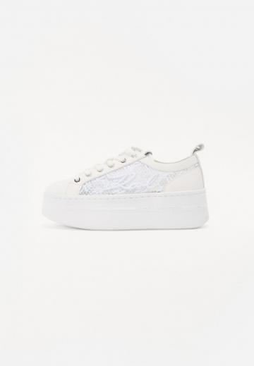 Гандбольные кроссовки