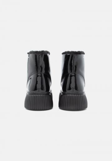 Ботинки на шнуровке