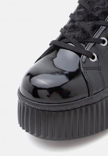 Ботинки на шнуровке