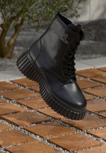 Сапожки на танкетке