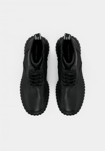 Сапожки на танкетке