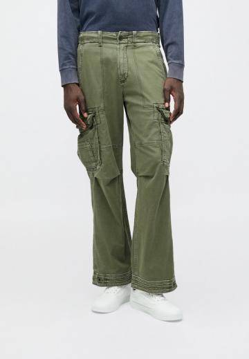 Брюки с накладными карманами