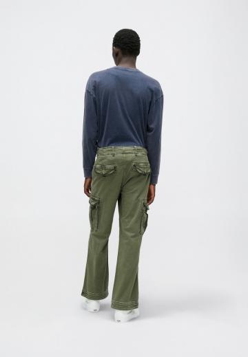 Брюки с накладными карманами