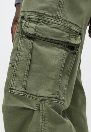 Брюки с накладными карманами