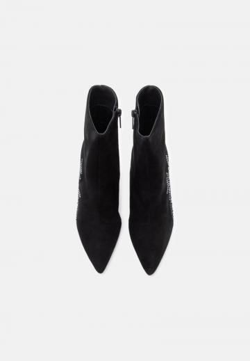 Полусапожки на высоком каблуке