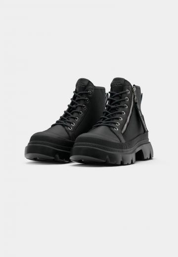 Ботинки на шнуровке