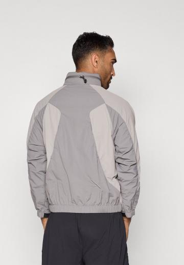 Спортивная куртка