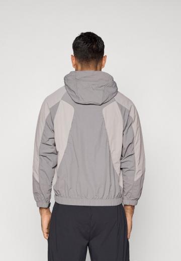 Спортивная куртка