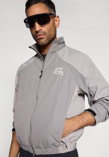 Спортивная куртка