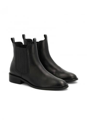 Полусапожки на высоком каблуке