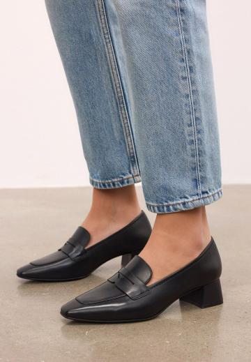 Туфли с высоким носом