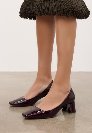 Туфли с высоким носом