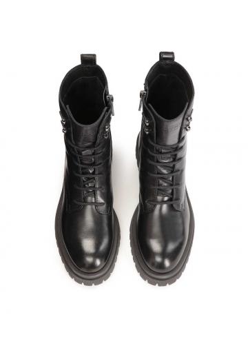 Ботинки на шнуровке