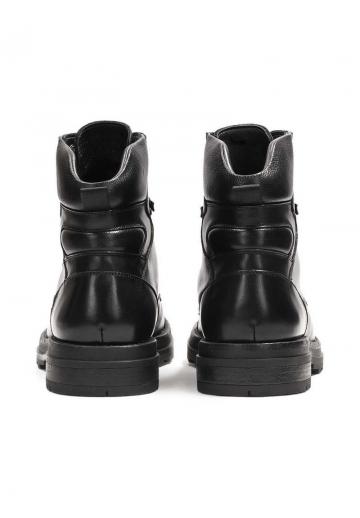 Ботинки на шнуровке