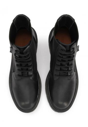 Ботинки на шнуровке