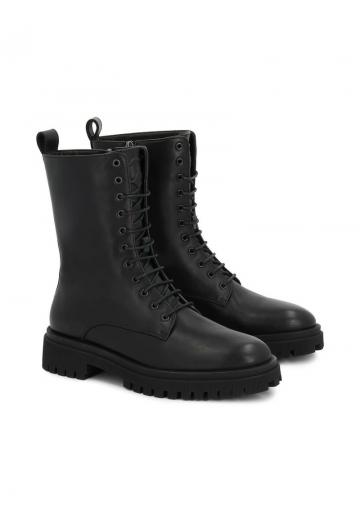 Ботинки на шнуровке