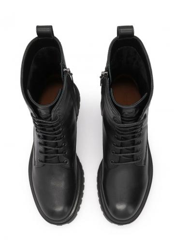 Ботинки на шнуровке