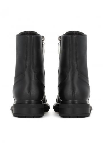 Ботинки на шнуровке