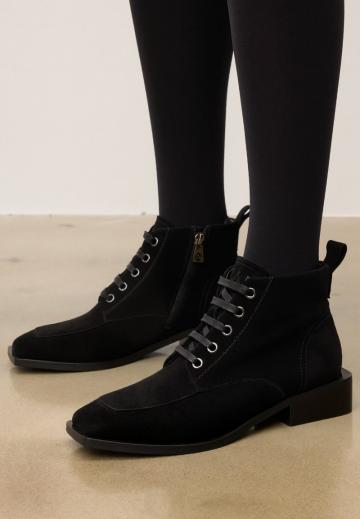 Полусапожки на высоком каблуке