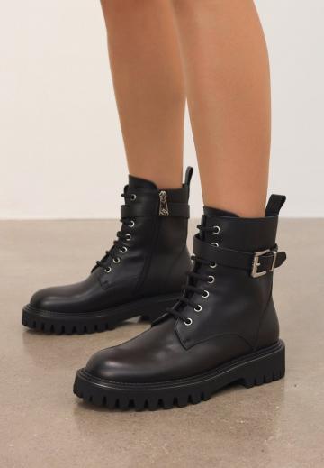 Полусапожки на высоком каблуке