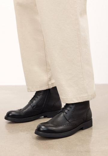 Ботинки на шнуровке