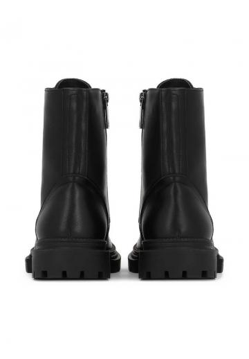 Ботинки на шнуровке