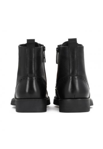 Ботинки на шнуровке