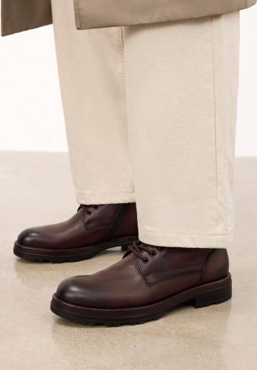 Ботинки на шнуровке