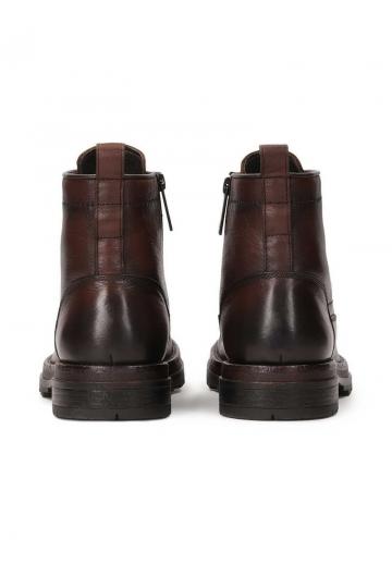 Ботинки на шнуровке