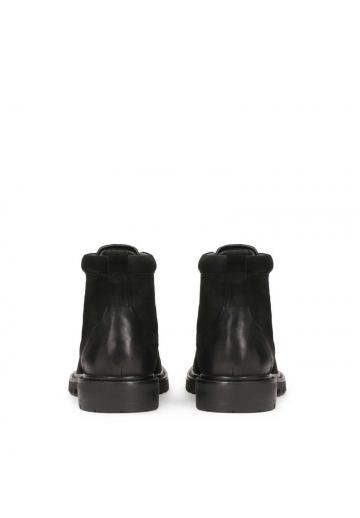 Ботинки на шнуровке