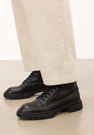 Ботинки на шнуровке