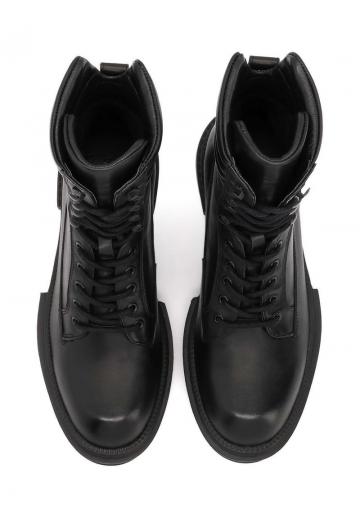 Ботинки на шнуровке