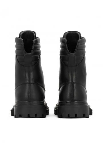 Ботинки на шнуровке