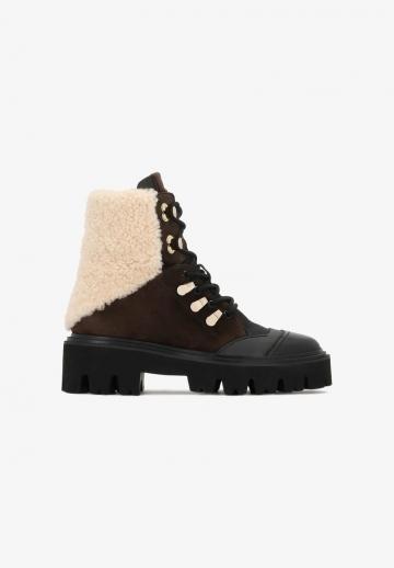 Ботинки на шнуровке