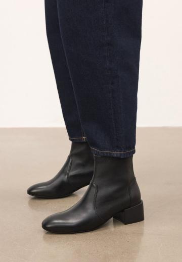 Полусапожки на высоком каблуке