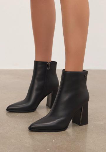 Полусапожки на высоком каблуке