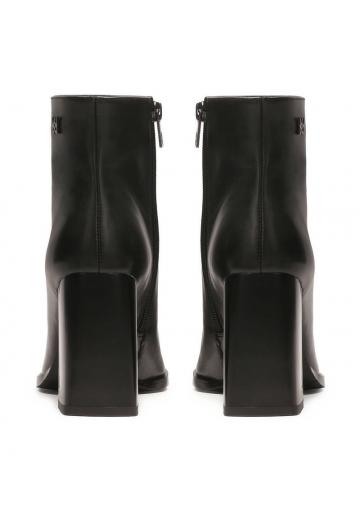 Полусапожки на высоком каблуке