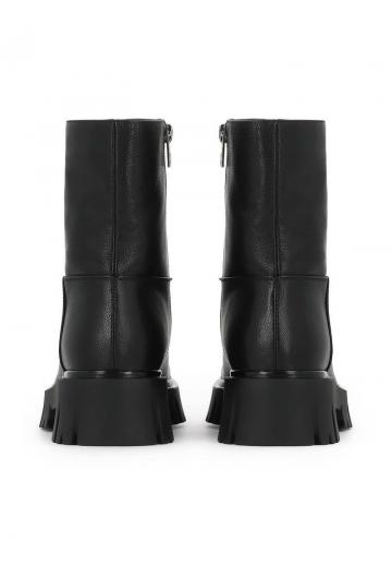 Полусапожки на высоком каблуке