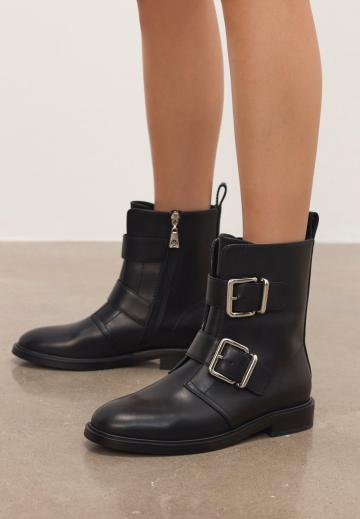 Полусапожки на высоком каблуке