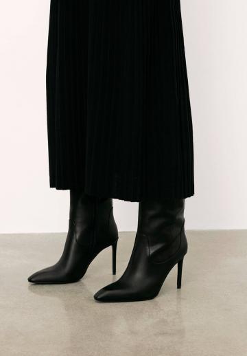 Высокие сапоги