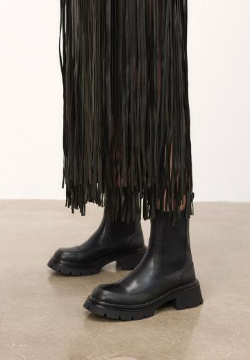 Полусапожки на высоком каблуке