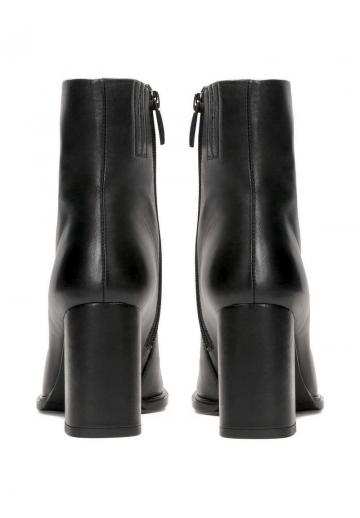 Полусапожки на высоком каблуке