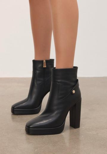 Высокие сапоги