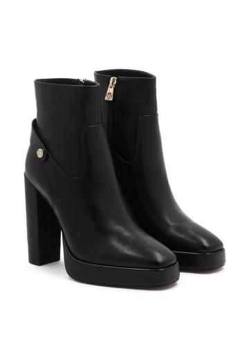 Высокие сапоги