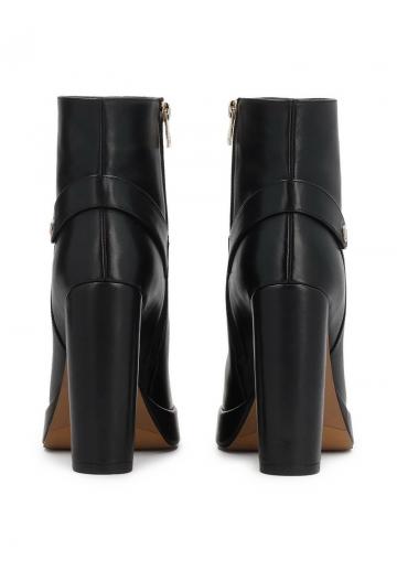 Высокие сапоги