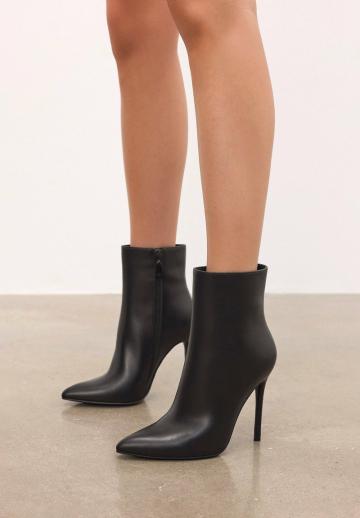 Полусапожки на высоком каблуке