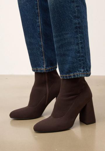 Полусапожки на высоком каблуке