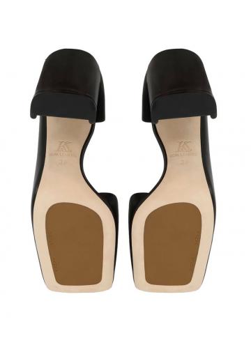 Туфли на высоком каблуке